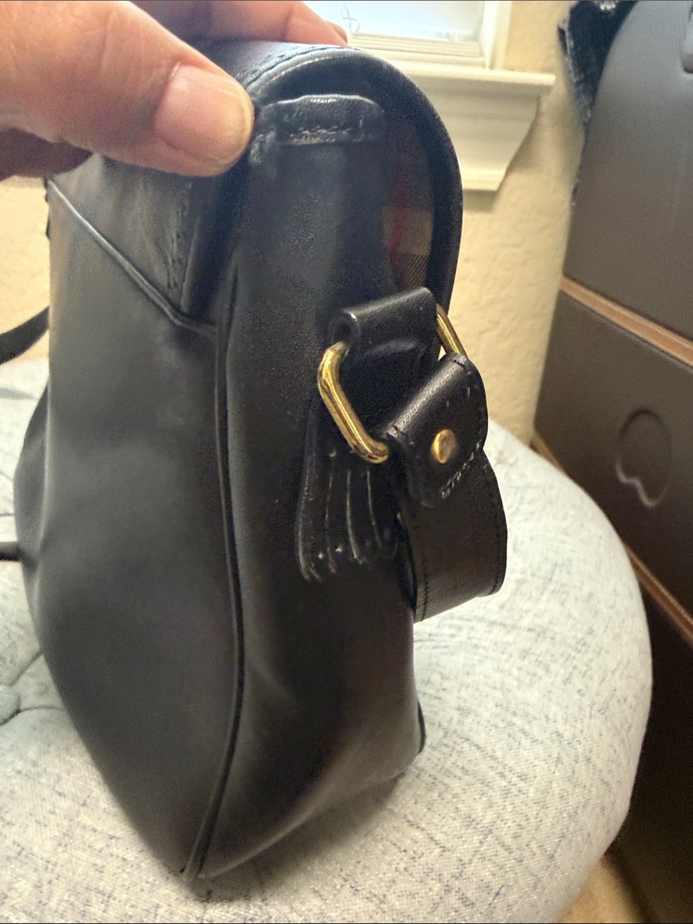 Burberrys Classic Black Leather Bag with Embossed Crest - Picture 10 of 13